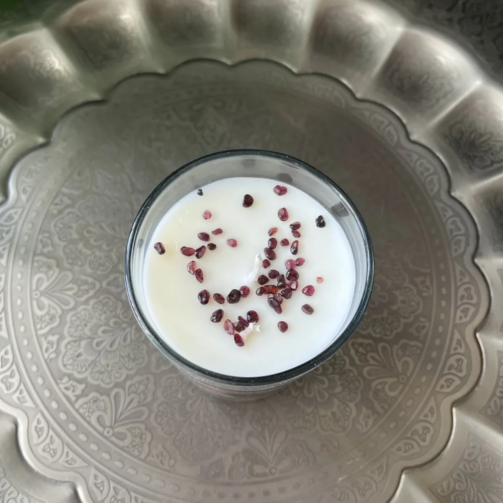 Soy Candle with Ylang Ylang and Garnet - Picture 4 of 5